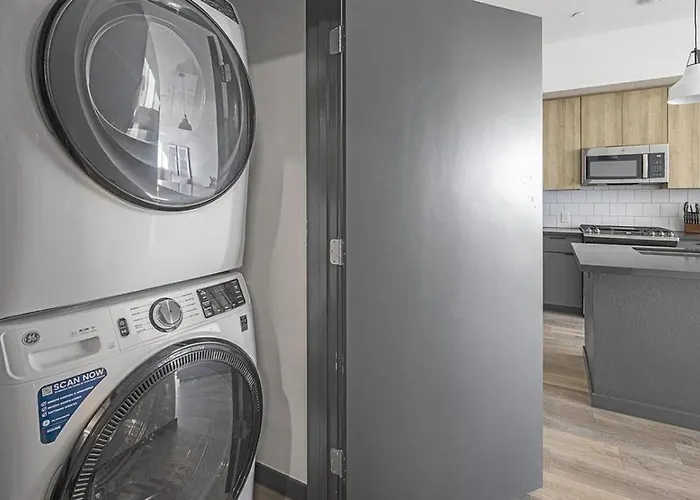 Landing Modern With Amazing Amenities *